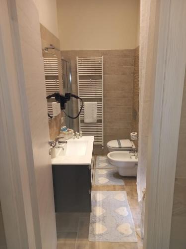 a bathroom with a sink and a toilet at Antico Vicolo - Appartamento Rebecca in Vercelli
