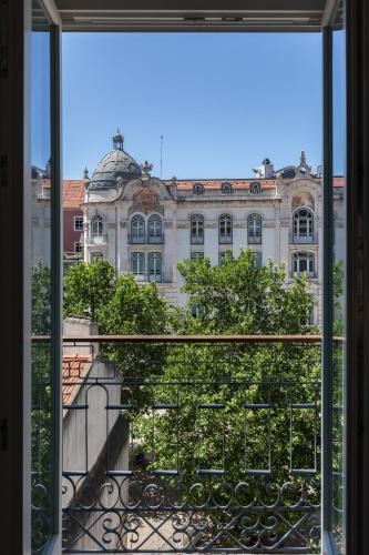 FLH Intendente Modern Mezzanine with Balcony