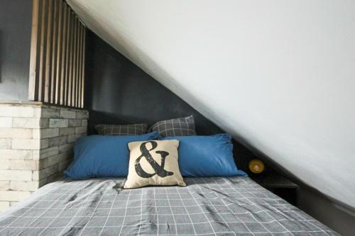 Postel nebo postele na pokoji v ubytování Maisonnette en duplex Calme & Cosy