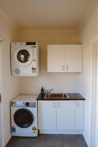 Φωτογραφία από το άλμπουμ του Pet & Boat friendly! Lhorizon - Rhyme of the Sea σε Lakes Entrance