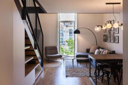 FLH Intendente Modern Mezzanine with Balcony