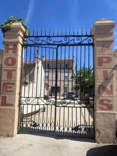 Fotografie z fotogalerie ubytování Appart'Hôtel Sous Les Pins v destinaci Martigues