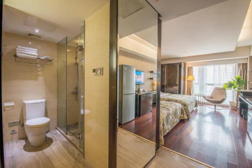 a bathroom with a bed and a toilet in a room at Nanjing Kaibin Apartment - Aishang Shopping Mall in Nanjing