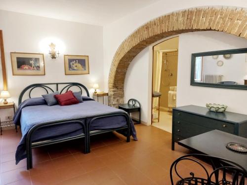 Tempat tidur dalam kamar di Manuela - Agriturismo La Valentina