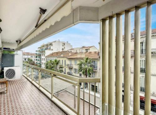 Apartment Mimosas -2 rooms-Terrace-City center -Air conditioning