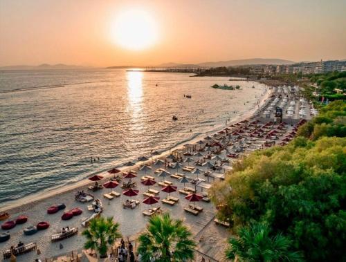an aerial view of a beach with umbrellas at Modern 2BR city flat 10min from the beach in Athens