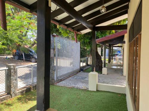 a porch with a white fence and a gate at Nacazcol - Playas del Coco in Coco