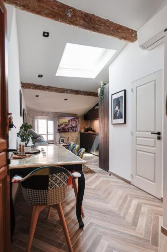Gambar di galeri bagi Appartement sous les toits di Antibes