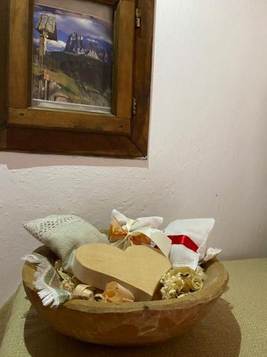 a wooden bowl filled with items on a table at Oberhöher Apt Talblick in San Pietro