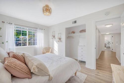 a white bedroom with a bed and a window at Conejo Oasis in Thousand Oaks