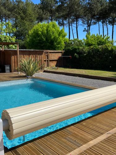 Maison avec sa grande terrasse ensoleillée