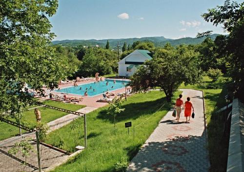 Θέα της πισίνας από το Health Resort Dolina Narzanov Nalchik ή από εκεί κοντά