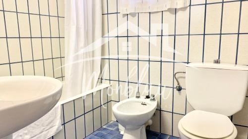 A bathroom at SA TORRETA 1