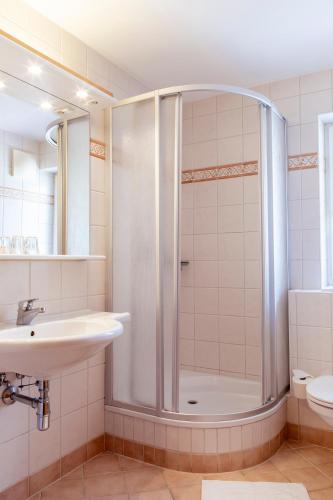 a bathroom with a shower and a sink at Hotel Weisser Bär in St. Wolfgang