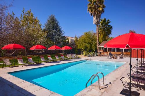 Bazén v ubytování Ojai Rancho Inn nebo v jeho okolí