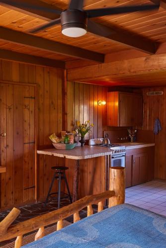 Kuchyň nebo kuchyňský kout v ubytování Ojai Rancho Inn