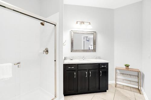 a bathroom with a black sink and a mirror at Ground-Floor Vista Cay Condo Near Clubhouse Pool in Orlando
