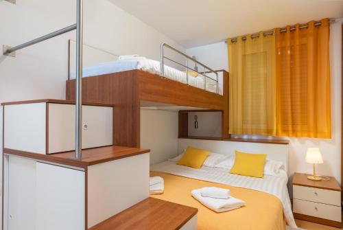Krevet ili kreveti na kat u jedinici u objektu Adriatic Charm: Coastal Heaven of Dubrovnik
