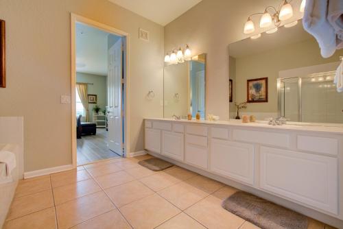 a bathroom with two sinks and a large mirror at Lakeview Executive Penthouse in Orlando