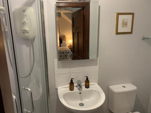 Bathroom sa Advie Lodge