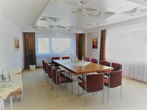 a dining room with a table and chairs at RECHTMURG 27 in Baiersbronn