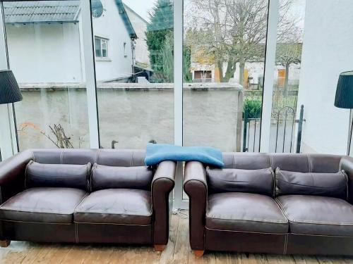 Ruang duduk di Eifel Garden Villa for Groups