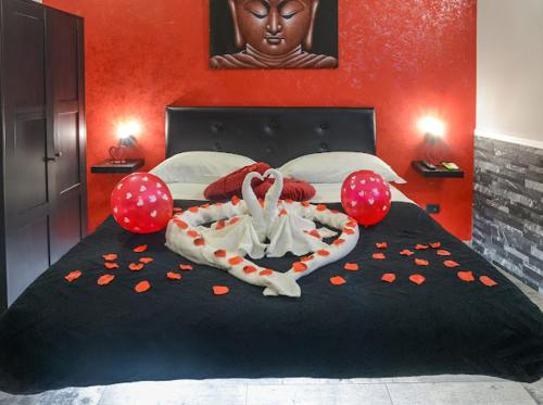 Una cama o camas en una habitación de Sicily Suite