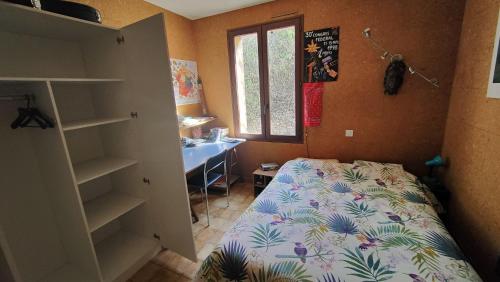 Posteľ alebo postele v izbe v ubytovaní Chambre dans villa