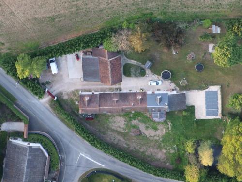 an aerial view of a house with a yard at Chez Jessica in Chaumont-sur-Loire