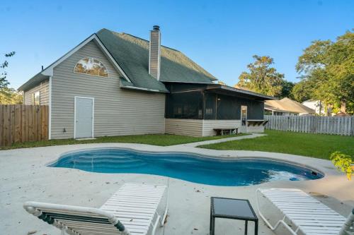 Fotografija u galeriji objekta Spacious/Convenient 4 Bedrooms with PRIVATE POOL and enclosed PATIO u gradu Savana