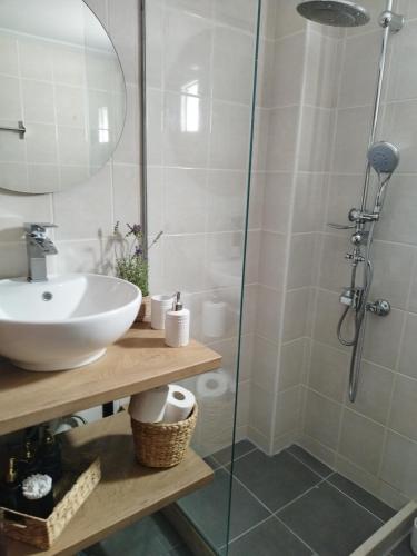 Elea Urban-Private Parking Studio- Heraklion