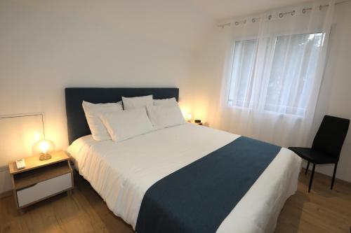 a bedroom with a large bed and a window at Gîte les iris Fleurs des Pyrénées in Argelès-Gazost