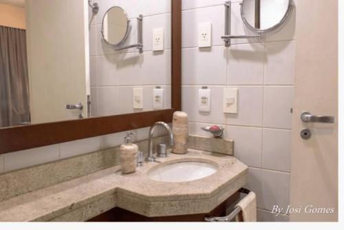 A bathroom at Flat em Moema na avenida Ibirapuera com cozinha, estacionamento, piscina e serviços