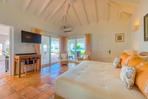 Μια τηλεόραση ή/και κέντρο ψυχαγωγίας στο Villa Serena