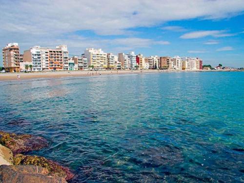 a view of a beach with buildings and the ocean at Anfitrión particular in Castellón de la Plana