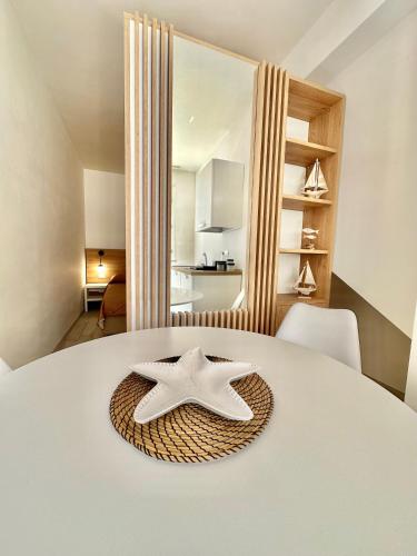 a white table with two starfish on top of it at Bilocale Vista Mare in Marettimo