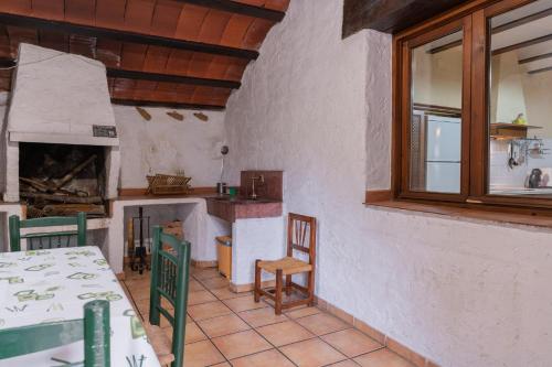 a kitchen with a table and chairs and a window at Casas rurales Camaretas in Yeste