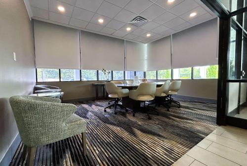 Χώρος καθιστικού στο Best Western Premier Rockville Hotel & Suites
