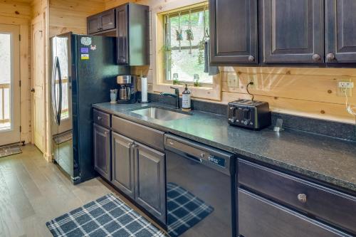 Gallery image of Furnished Deck and Fire Pit Serene Marshall Cabin! in Mars Hill