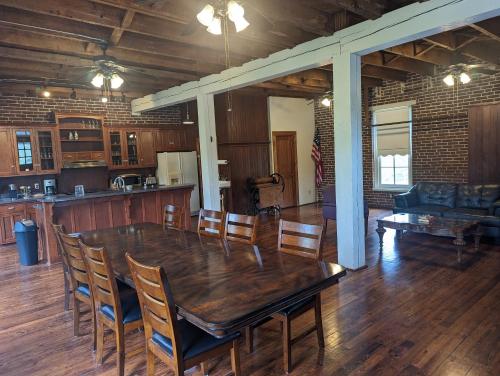 a dining room and kitchen with a wooden table and chairs at Arcadia Academy in Arcadia
