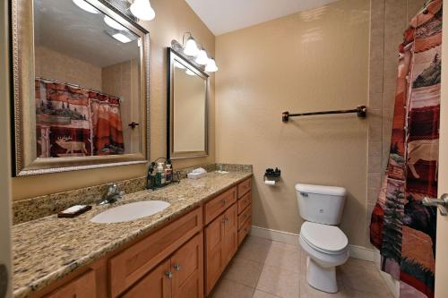 Ванна кімната в Unit 433B Efficiency 1BD 1 BA condo condo