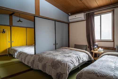 A bed or beds in a room at ojirotomarlo