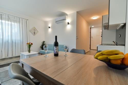 Apartments by the sea Trogir - 21215