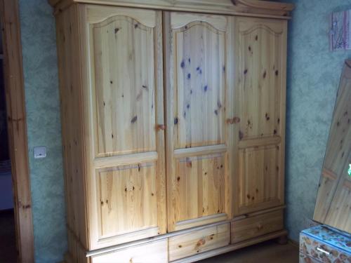 a large wooden cabinet in a room at Guest house Vilciņi in Bernāti