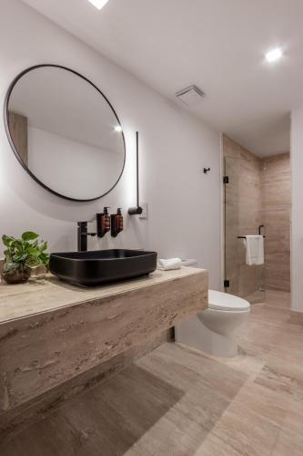 Un baño de Hotel Elements by Marquis