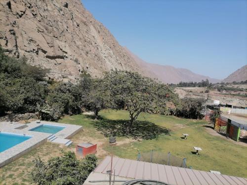Výhľad na bazén v ubytovaní casa de campo con huerta al aire libre alebo v jeho blízkosti