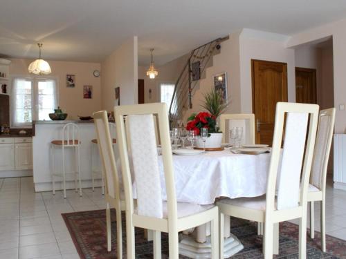 Restaurace v ubytování Maison La Brée-les-Bains, 4 pièces, 6 personnes - FR-1-246A-231
