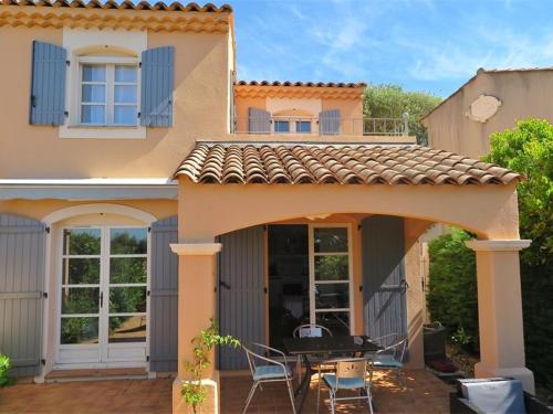 Maison lumineuse avec terrasse, accès piscines, parking privatif – La Croix-Valmer - FR-1-726-22