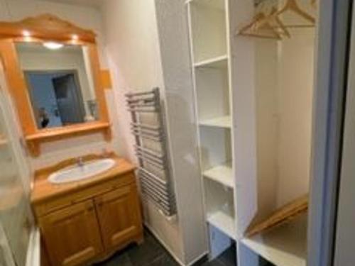 a bathroom with a sink and a mirror at Studio Valloire, 1 pièce, 4 personnes - FR-1-263-527 in Valloire