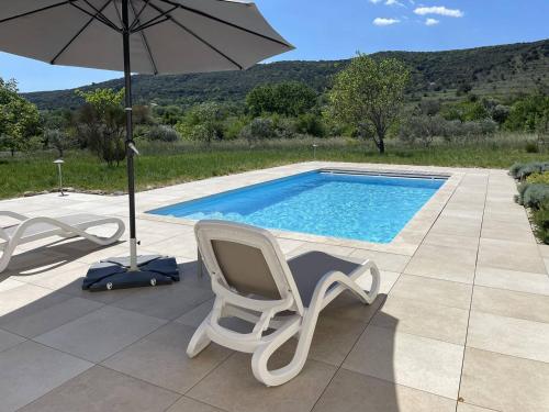 Zdjęcie z galerii obiektu Villa au calme avec piscine privée, proche Vallon Pont d'Arc et Ruoms, 4/6 personnes - FR-1-697-18 w mieście Lagorce